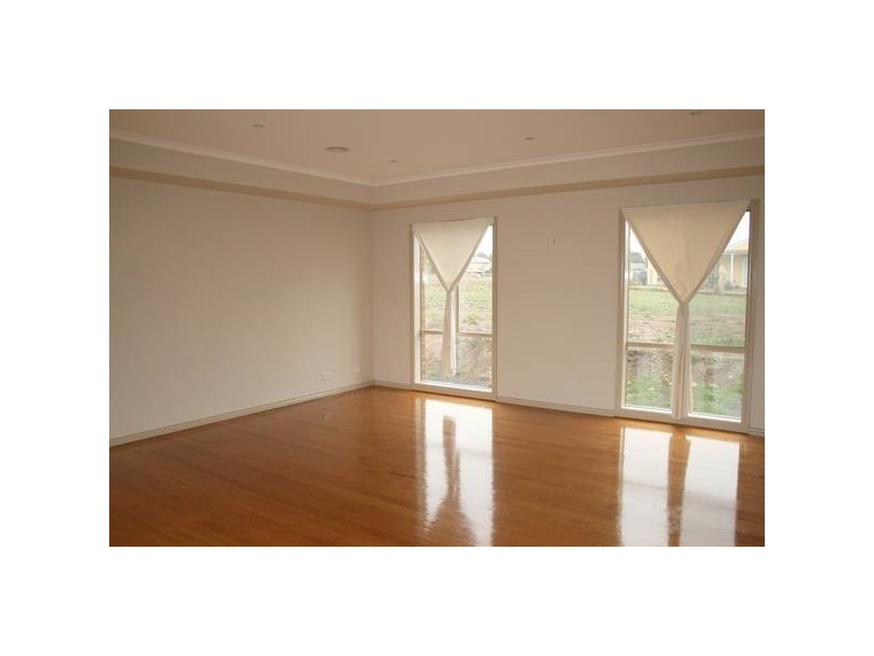 5 Oakdale Lane, Sunbury VIC 3429