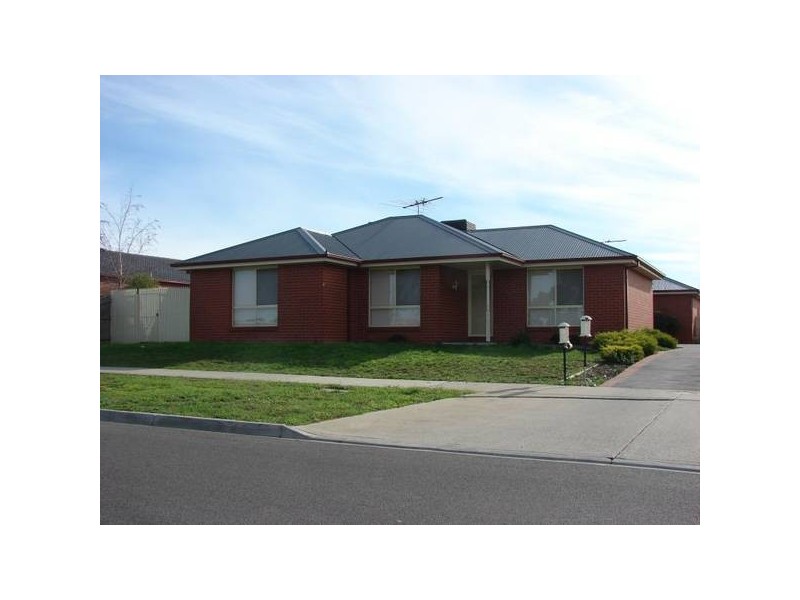 1/32 Charter Road East, Sunbury VIC 3429