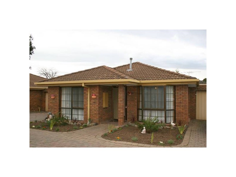 4/39-41 Ligar Street, Sunbury VIC 3429