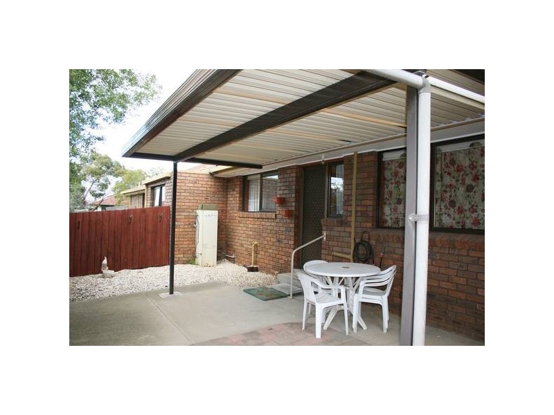 4/39-41 Ligar Street, Sunbury VIC 3429