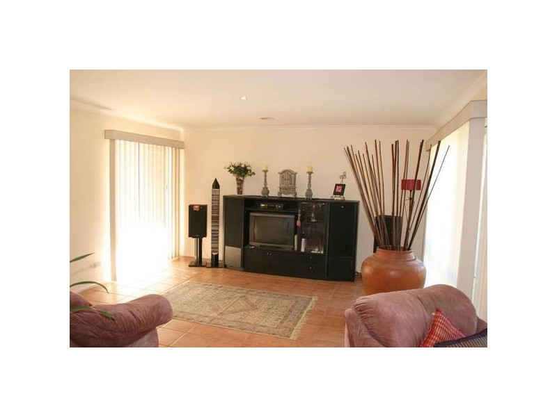 5 Peterhouse Court, Sunbury VIC 3429