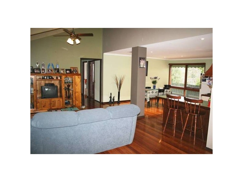 24 Shoring Road, Diggers Rest VIC 3427