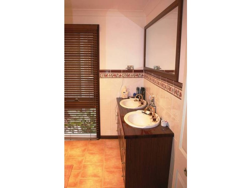 24 Shoring Road, Diggers Rest VIC 3427