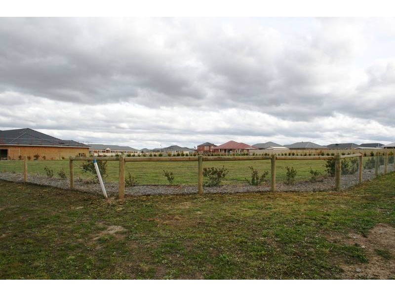 995 The Rise, Sunbury VIC 3429