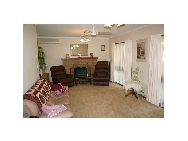 8 Ainsdale Court, Sunbury VIC 3429