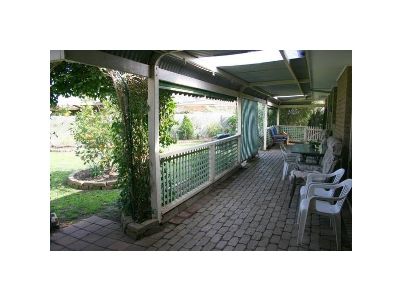 8 Ainsdale Court, Sunbury VIC 3429