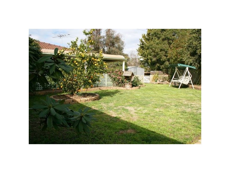8 Ainsdale Court, Sunbury VIC 3429