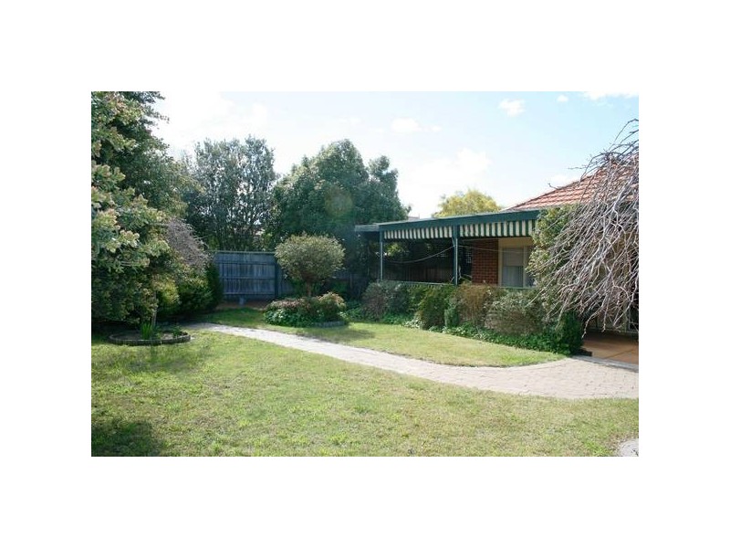 2 Woodstock Place, Sunbury VIC 3429