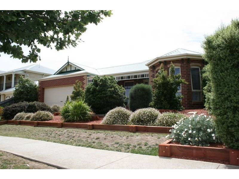 43 Belleview Drive, Sunbury VIC 3429