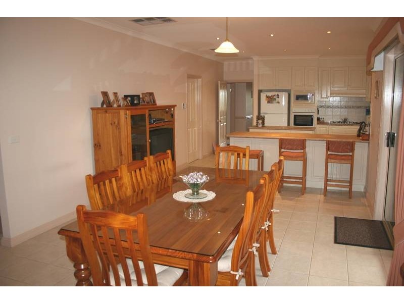 43 Belleview Drive, Sunbury VIC 3429