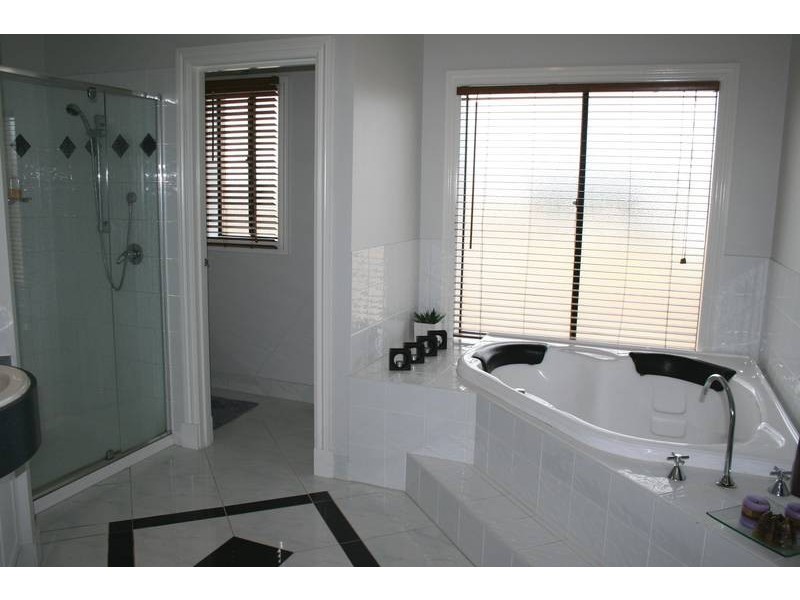 1 The Ridge, Oaklands Junction VIC 3063