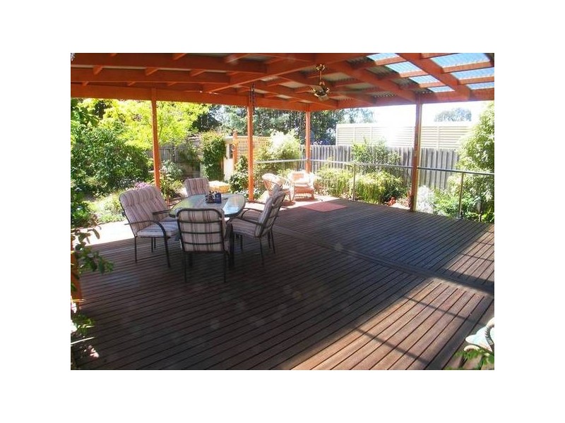 20 Richardson Avenue, Sunbury VIC 3429