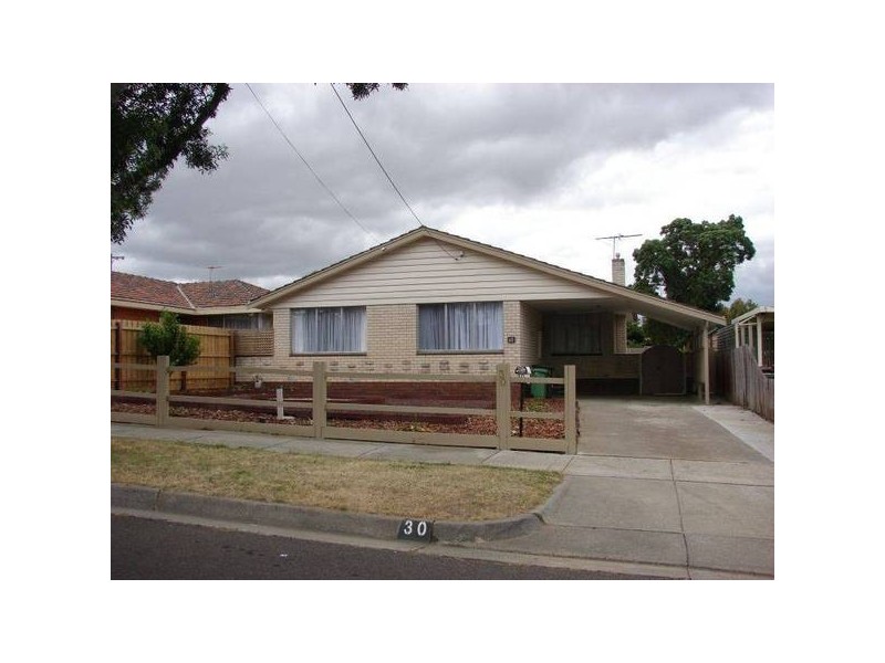 30 Felton Avenue, Sunbury VIC 3429