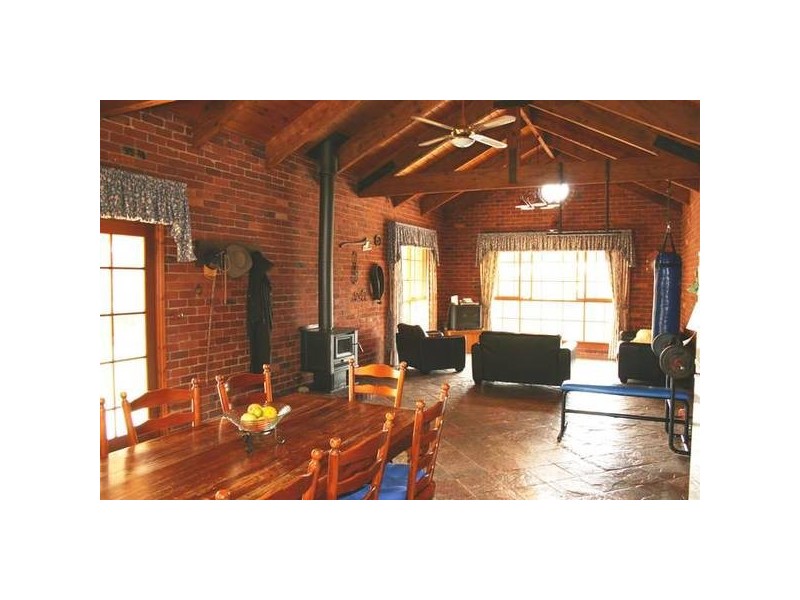 40 The Parkway, Sunbury VIC 3429