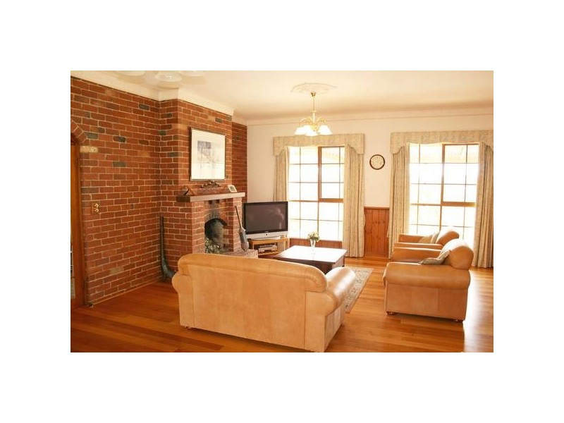 40 The Parkway, Sunbury VIC 3429