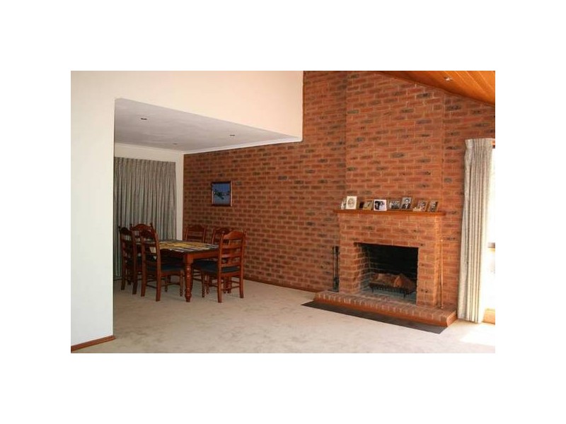13 Heatherbrae Crescent, Sunbury VIC 3429