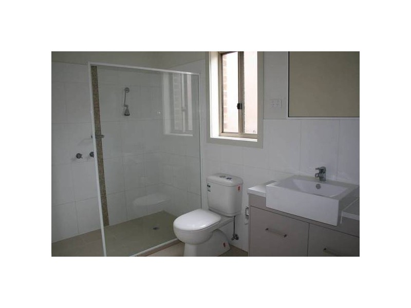 2/76 Charter Road West, Sunbury VIC 3429