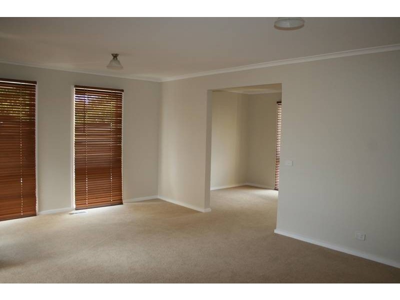 43 Hood Crescent, Sunbury VIC 3429