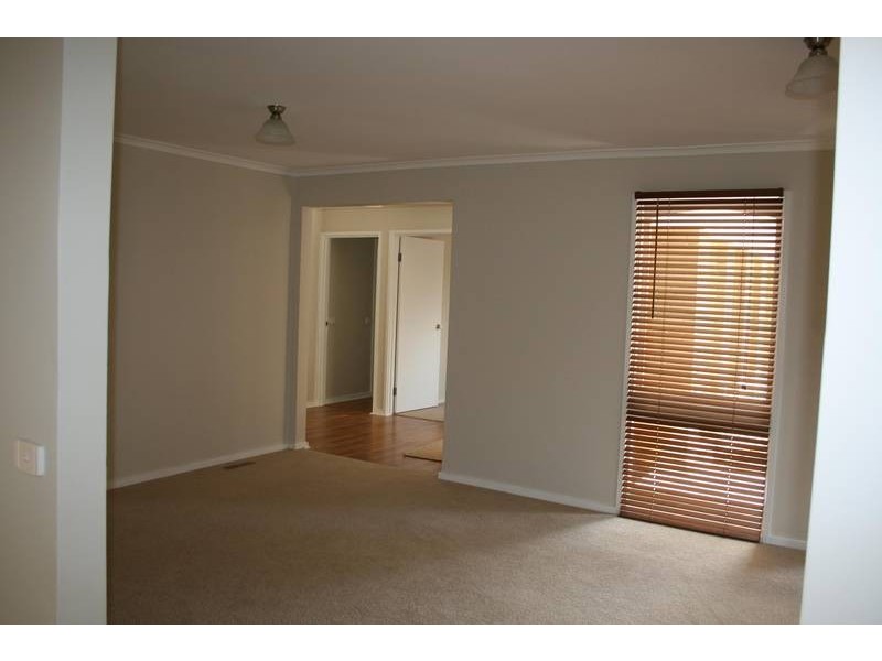 43 Hood Crescent, Sunbury VIC 3429