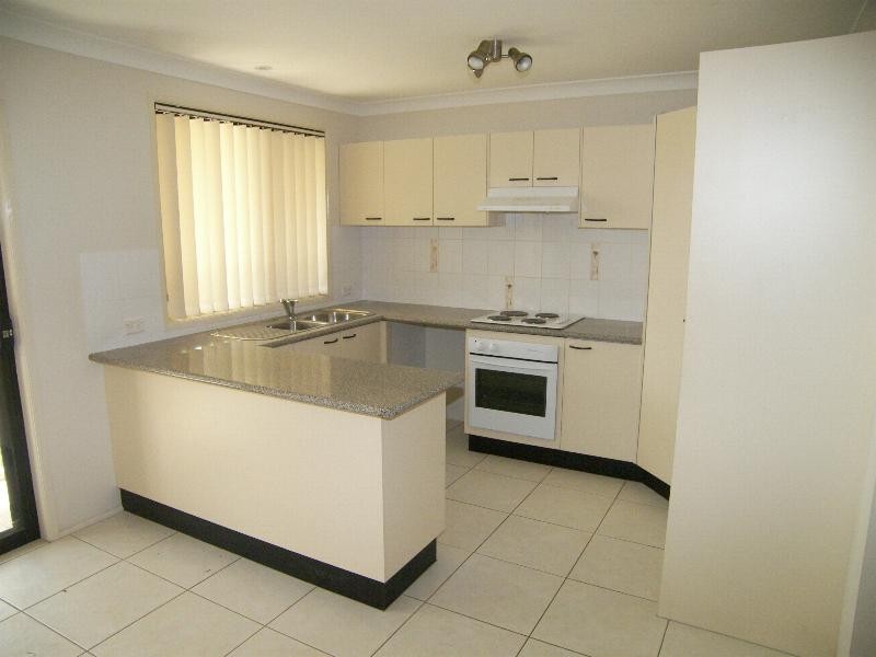 2/10 Panonia Road, Wyong NSW 2259