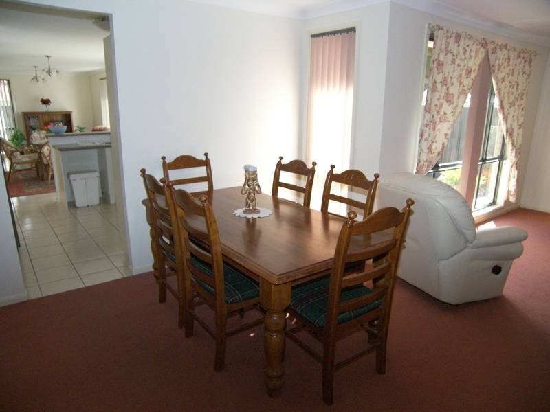16 Quarterhorse Pde, Wadalba NSW 2259