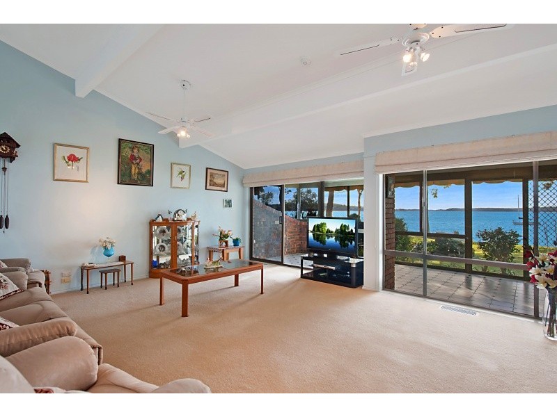 77 Kullaroo Road, Summerland Point NSW 2259
