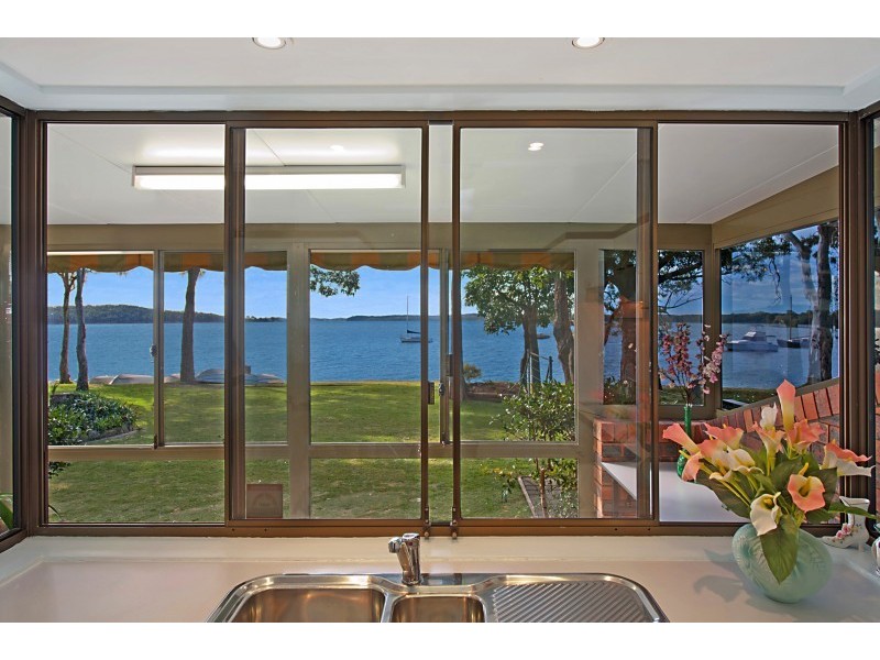 77 Kullaroo Road, Summerland Point NSW 2259