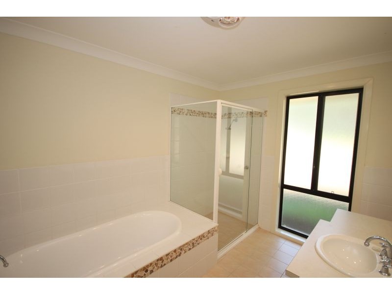 52 Burlington Avenue ., Jilliby NSW 2259