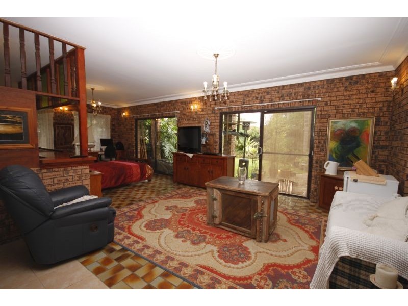 27 Birrabang Avenue, Summerland Point NSW 2259