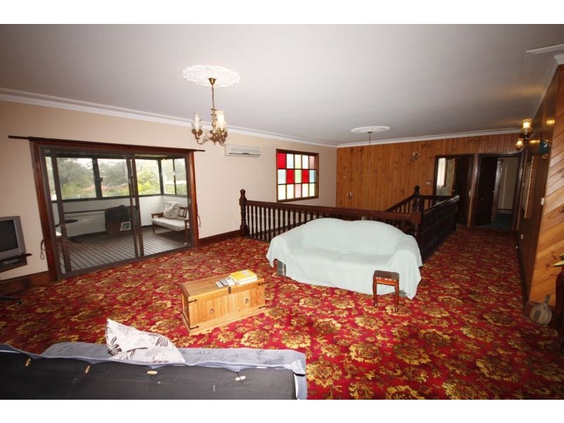 27 Birrabang Ave, Summerland Point NSW 2259