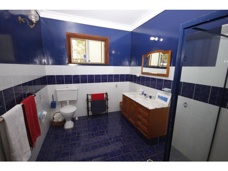 27 Birrabang Ave, Summerland Point NSW 2259