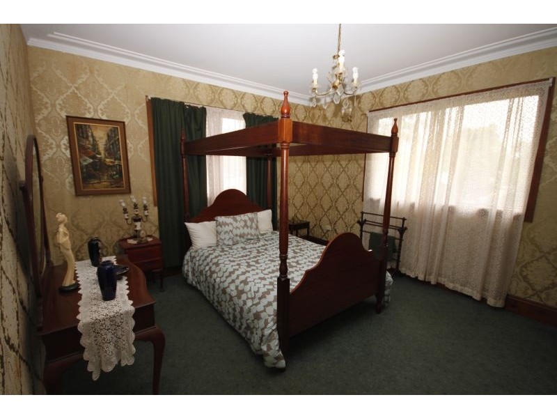 27 Birrabang Ave, Summerland Point NSW 2259