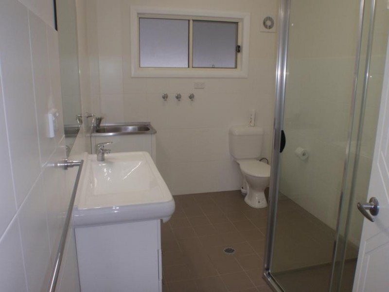 5a Trafalgar Ave, Woy Woy NSW 2256