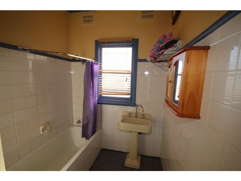 8 Jennings Road, Wyong NSW 2259