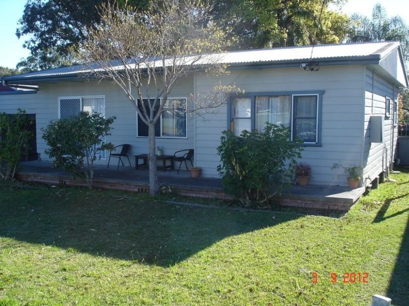 2 Lakeview Avenue, Gorokan NSW 2263