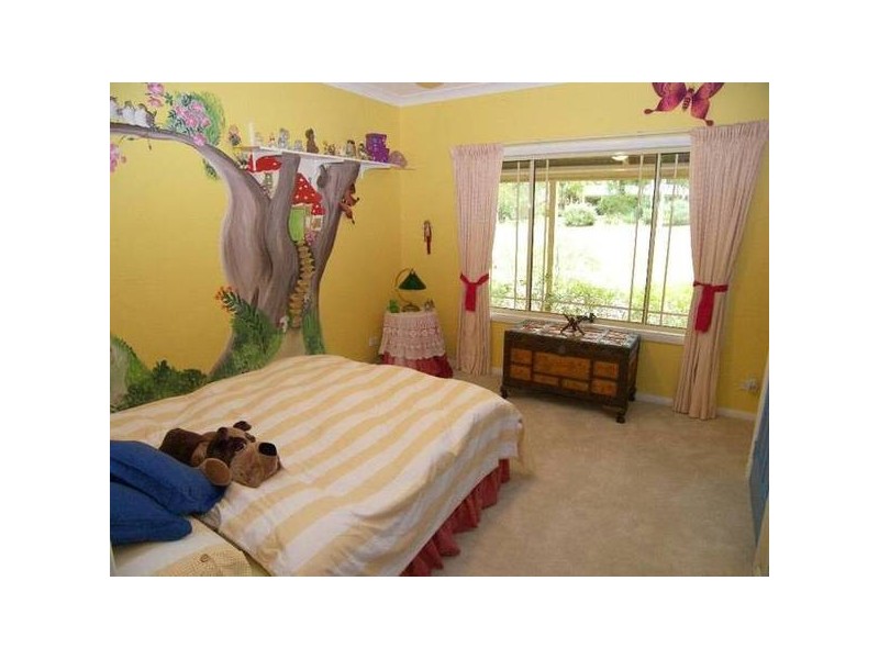 32 Parkride Drive ., Jilliby NSW 2259