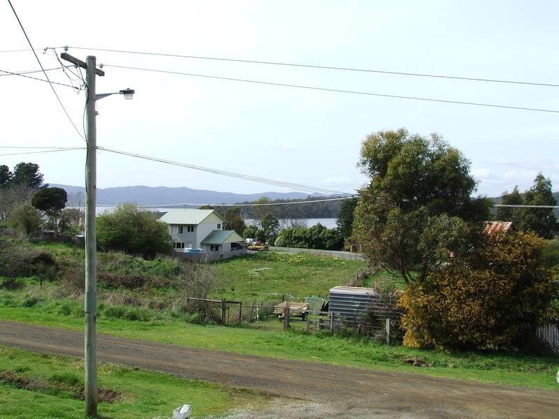 1 Robert Street, Beauty Point TAS 7270