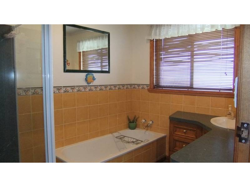 2 Ernest Street, Beauty Point TAS 7270