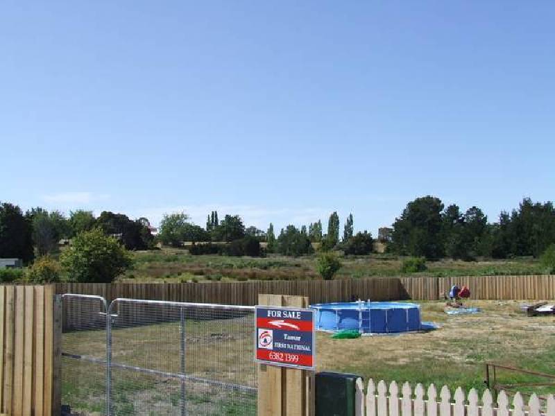 64 Weld Street, Beaconsfield TAS 7270