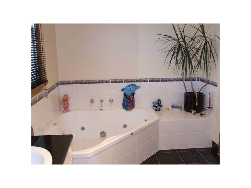 Weld Street, Beaconsfield TAS 7270