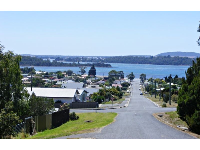 133 Charles Street, Beauty Point TAS 7270