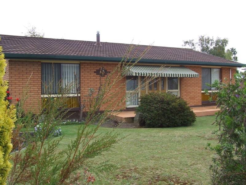 5 Kitchener Avenue, Beauty Point TAS 7270