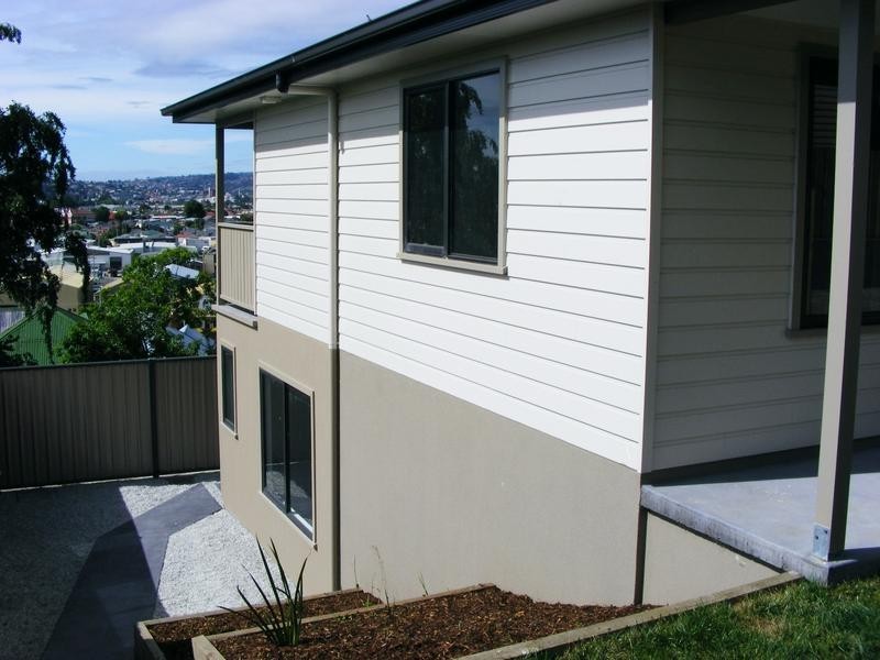 2/39 Button Street, Mowbray TAS 7248