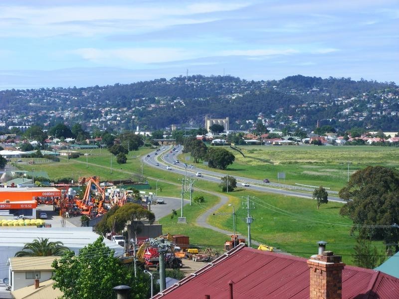 2/39 Button Street, Mowbray TAS 7248