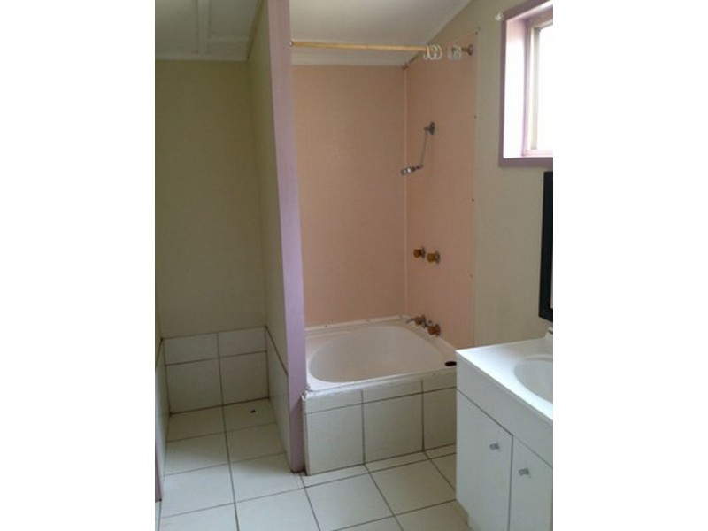 15 Robinsons Lane, Wondai QLD 4606