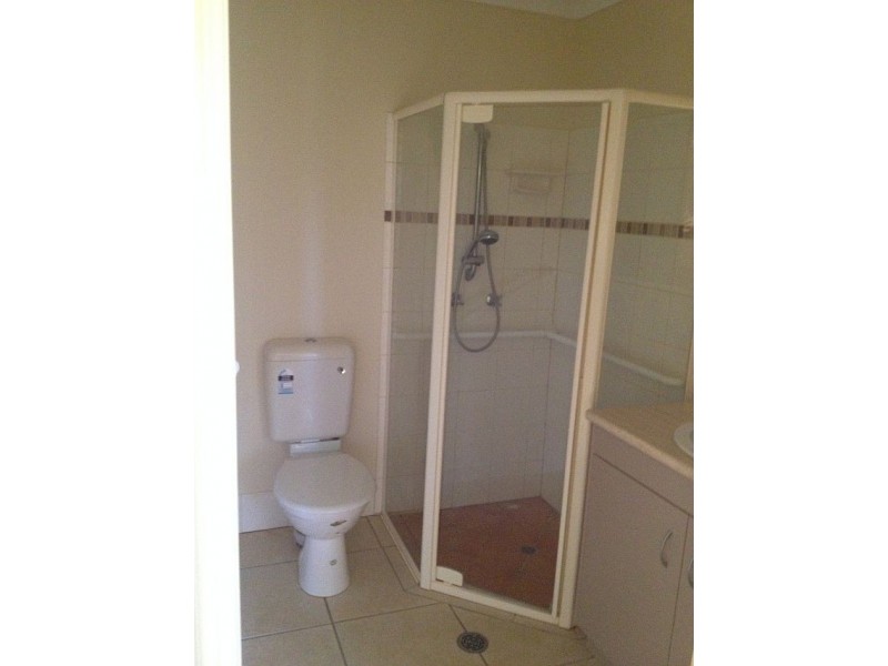 2/22 McILhatton Street, Wondai QLD 4606