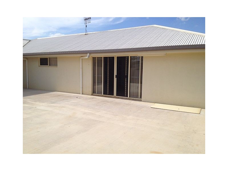 2/22 McILhatton Street, Wondai QLD 4606