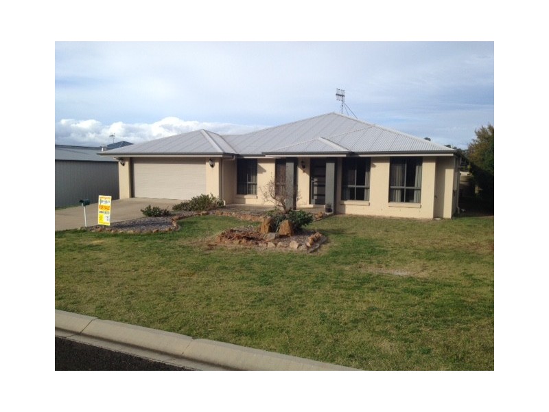 8 Grant Crescent, Wondai QLD 4606