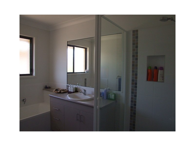 8 Grant Crescent, Wondai QLD 4606