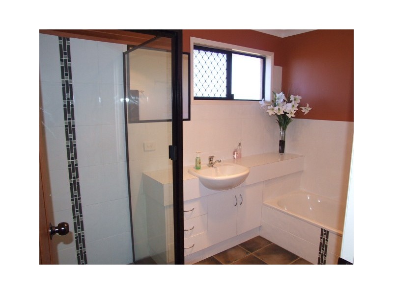 6 Meek Street, Tingoora QLD 4608